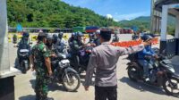 Antisipasi Kerawanan Nataru: Polsek Lembar Cek Dokumen Kendaraan Kapal